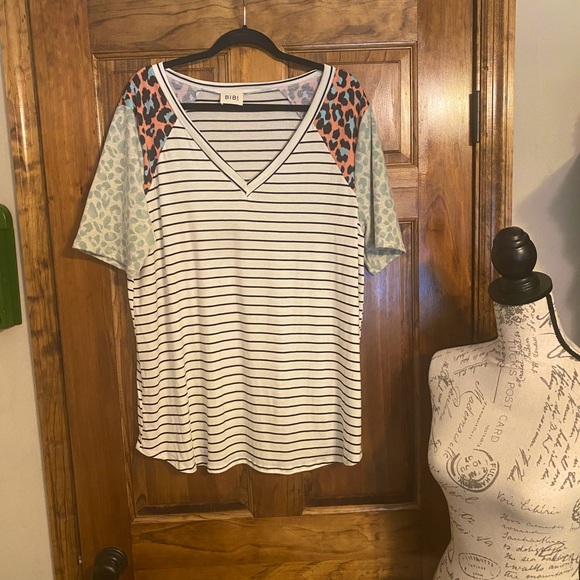 BiBi Short Sleeve V-Neck Striped/Leopard Tunic - Picture 1 of 7